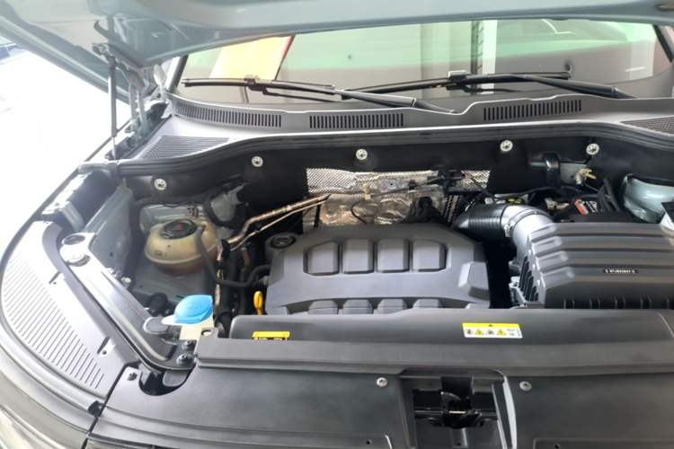 Used Volkswagen Tavendor 2023 380TSI Four-Wheel Drive R-Line Cruise Edition Engine Bay