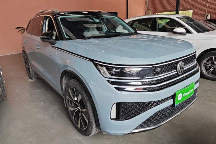 Used Volkswagen Tavendor 2023 380TSI Four-Wheel Drive R-Line First Edition Front Right 45 Deg