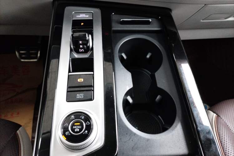 Used Volkswagen Tavendor 2023 380TSI Four-Wheel Drive R-Line First Edition Gear Lever