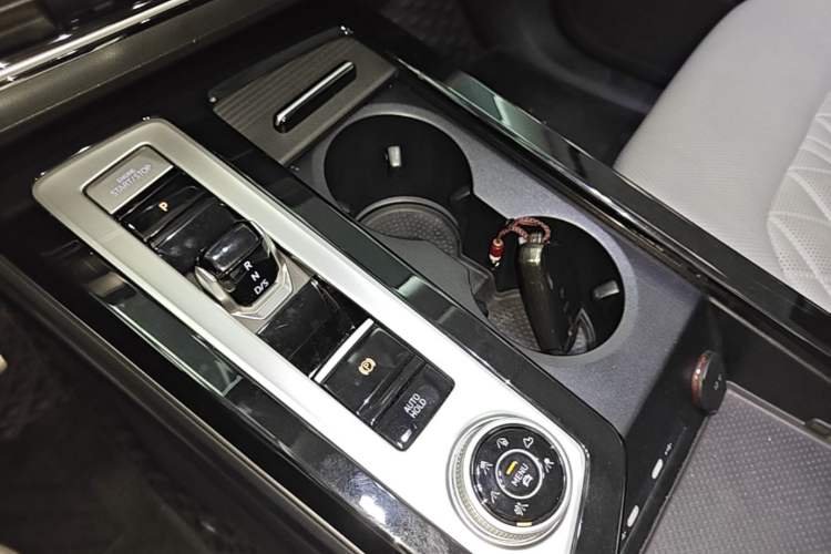 Used Volkswagen Tavendor 2023 380TSI Four-Wheel Drive R-Line First Edition Gear Lever