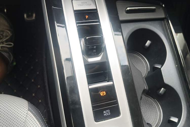 Used Volkswagen Tavendor 2023 380TSI Four-Wheel Drive R-Line First Edition Gear Lever