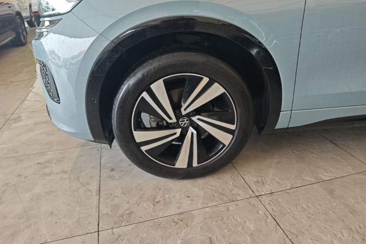 Used Volkswagen Tavendor 2023 380TSI Four-Wheel Drive R-Line Cruise Edition Left Front Wheel Hub