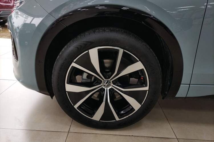 Used Volkswagen Tavendor 2023 380TSI Four-Wheel Drive R-Line First Edition Left Front Wheel Hub