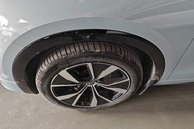 Used Volkswagen Tavendor 2023 380TSI Four-Wheel Drive R-Line First Edition Left Front Wheel Hub