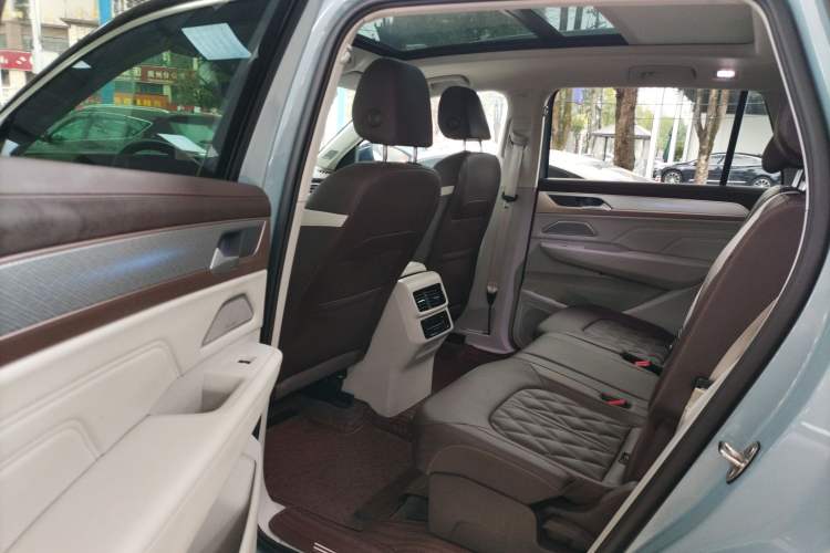 Used Volkswagen Tavendor 2023 380TSI Four-Wheel Drive R-Line First Edition Left Rear Seat
