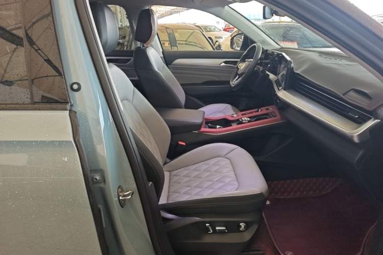 Used Volkswagen Tavendor 2023 380TSI Four-Wheel Drive R-Line Cruise Edition Right Front Seat