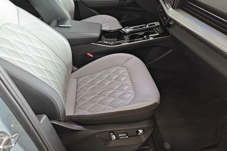 Used Volkswagen Tavendor 2023 380TSI Four-Wheel Drive R-Line First Edition Right Front Seat