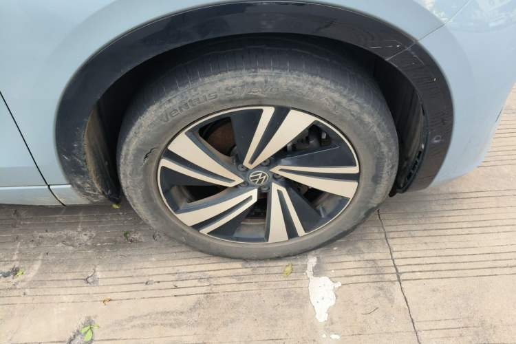 Used Volkswagen Tavendor 2023 380TSI Four-Wheel Drive R-Line Cruise Edition Right Front Wheel Hub