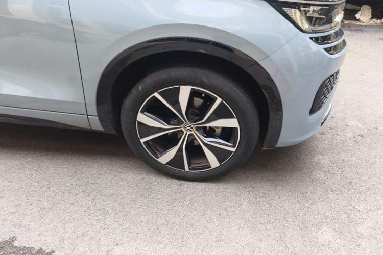 Used Volkswagen Tavendor 2023 380TSI Four-Wheel Drive R-Line First Edition Right Front Wheel Hub