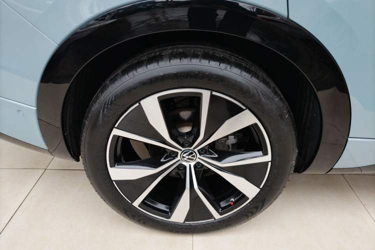Used Volkswagen Tavendor 2023 380TSI Four-Wheel Drive R-Line First Edition Right Rear Wheel Hub