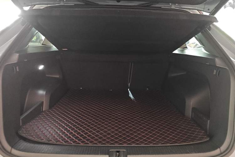 Used Volkswagen Tavendor 2023 380TSI Four-Wheel Drive R-Line First Edition Trunk