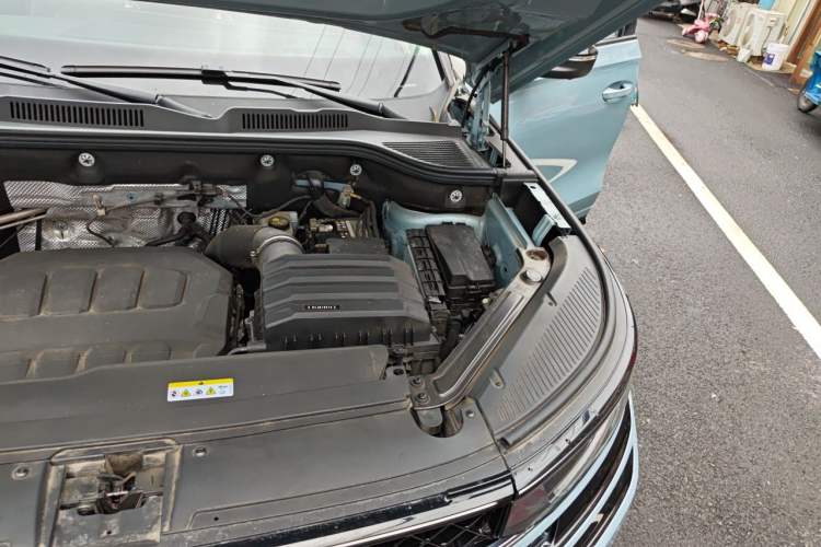 Used Volkswagen Tavendor 2023 380TSI All-Wheel Drive R-Line Journey Edition Engine Bay Left