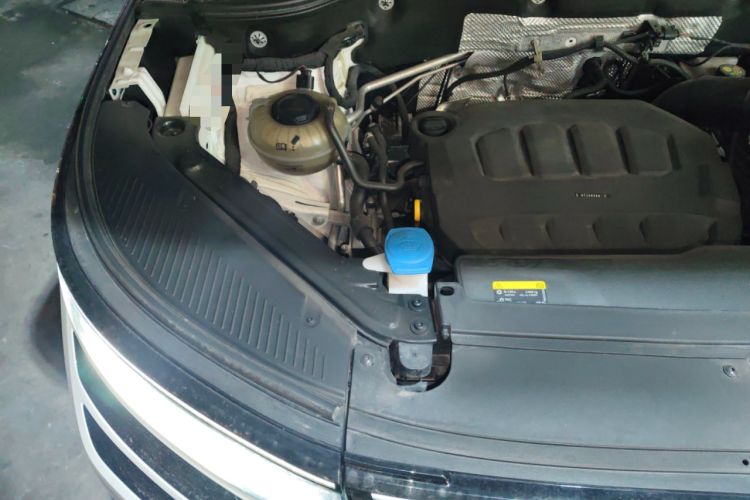 Used Volkswagen Tavendor 2023 380TSI Four-Wheel Drive R-Line First Edition Engine Bay Right