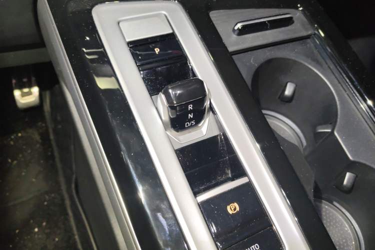 Used Volkswagen Tavendor 2023 380TSI Four-Wheel Drive R-Line First Edition Gear Lever