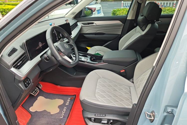 Used Volkswagen Tavendor 2023 380TSI All-Wheel Drive R-Line Journey Edition Left Front Seat