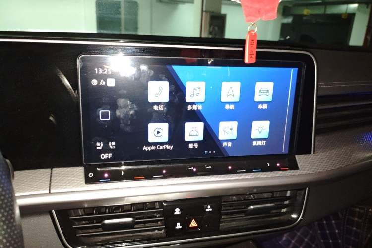 Used Volkswagen Tavendor 2023 380TSI Four-Wheel Drive R-Line First Edition Audio And AC Panel