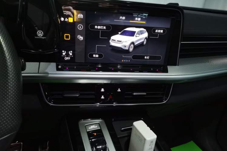 Used Volkswagen Tavendor 2023 380TSI Four-Wheel Drive R-Line Cruise Edition Audio And AC Panel