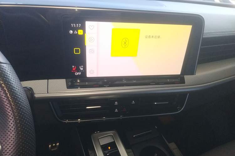Used Volkswagen Tavendor 2023 380TSI All-Wheel Drive R-Line Journey Edition Audio And AC Panel