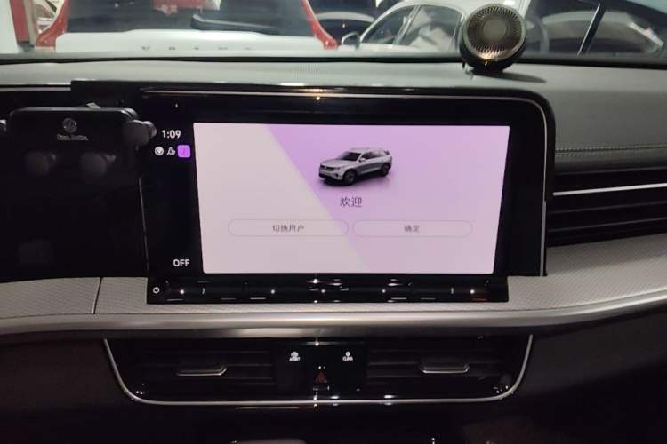 Used Volkswagen Tavendor 2023 330TSI Luxury Touring Edition Audio And AC Panel