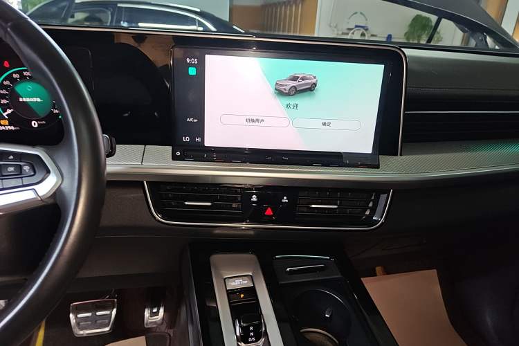 Used Volkswagen Tavendor 2023 330TSI Luxury Touring Edition Audio And AC Panel