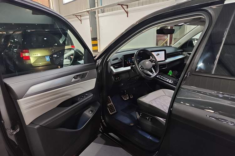 Used Volkswagen Tavendor 2023 380TSI Four-Wheel Drive R-Line Cruise Edition Driver Seat