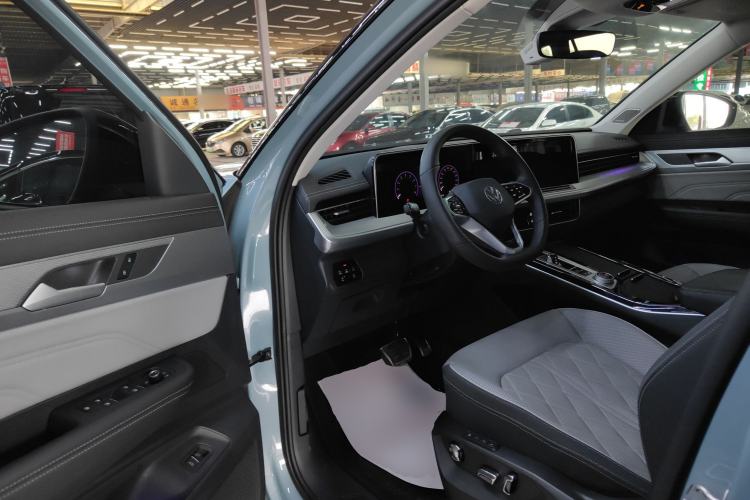 Used Volkswagen Tavendor 2023 380TSI Four-Wheel Drive R-Line First Edition Driver Seat