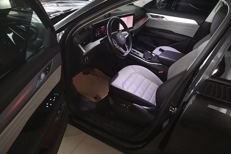 Used Volkswagen Tavendor 2023 330TSI Luxury Touring Edition Driver Seat