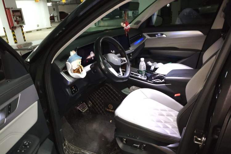 Used Volkswagen Tavendor 2023 380TSI Four-Wheel Drive R-Line First Edition Driver Seat