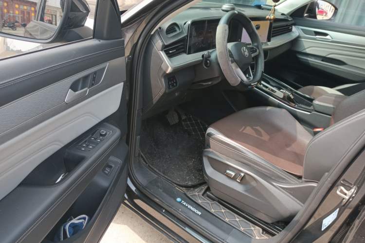 Used Volkswagen Tavendor 2023 330TSI Luxury Touring Edition Driver Seat