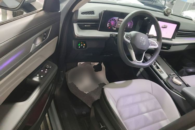 Used Volkswagen Tavendor 2023 330TSI Luxury Touring Edition Driver Seat
