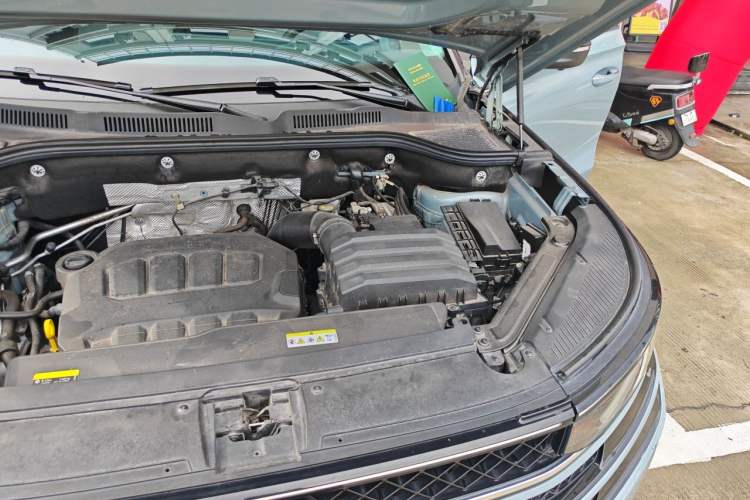 Used Volkswagen Tavendor 2023 380TSI Four-Wheel Drive R-Line Cruise Edition Engine Bay Left