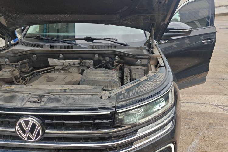 Used Volkswagen Tavendor 2023 330TSI Luxury Touring Edition Engine Bay Left
