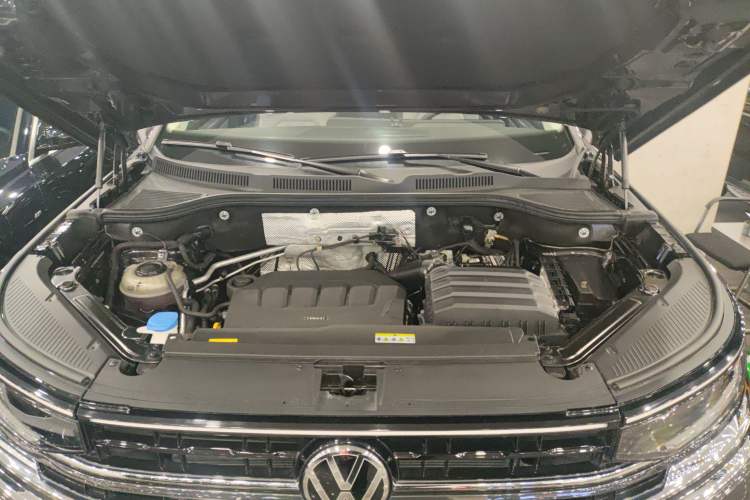 Used Volkswagen Tavendor 2023 330TSI Luxury Touring Edition Engine Bay