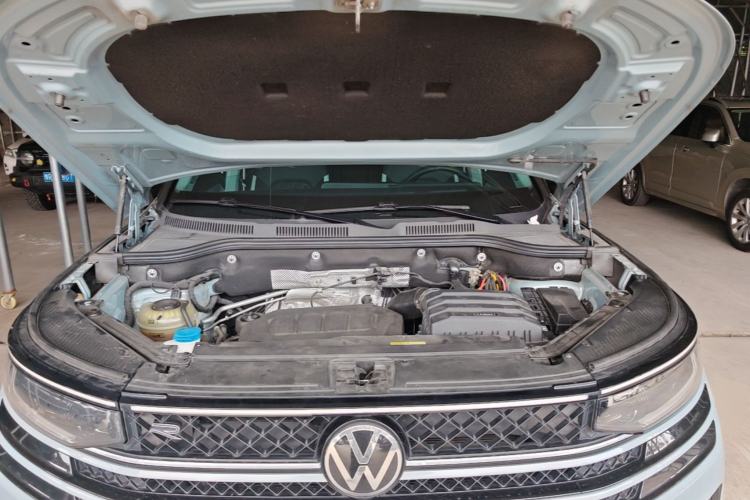 Used Volkswagen Tavendor 2023 380TSI All-Wheel Drive R-Line Journey Edition Engine Bay