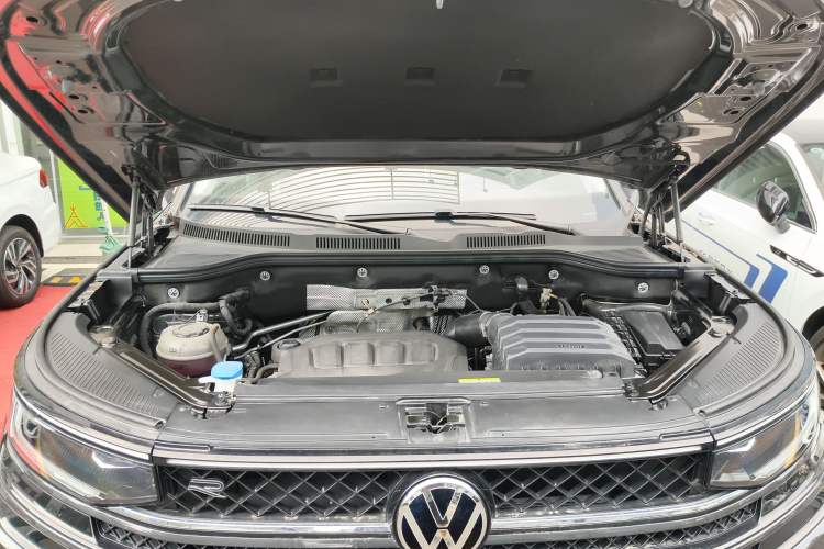 Used Volkswagen Tavendor 2023 380TSI Four-Wheel Drive R-Line Cruise Edition Engine Bay