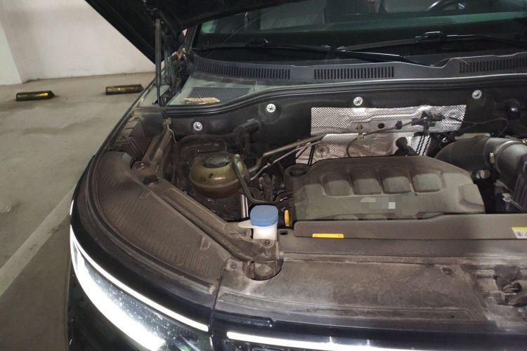 Used Volkswagen Tavendor 2023 380TSI Four-Wheel Drive R-Line First Edition Engine Bay Right