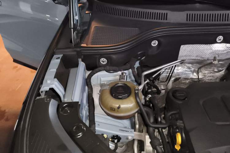 Used Volkswagen Tavendor 2023 380TSI Four-Wheel Drive R-Line First Edition Engine Bay Right