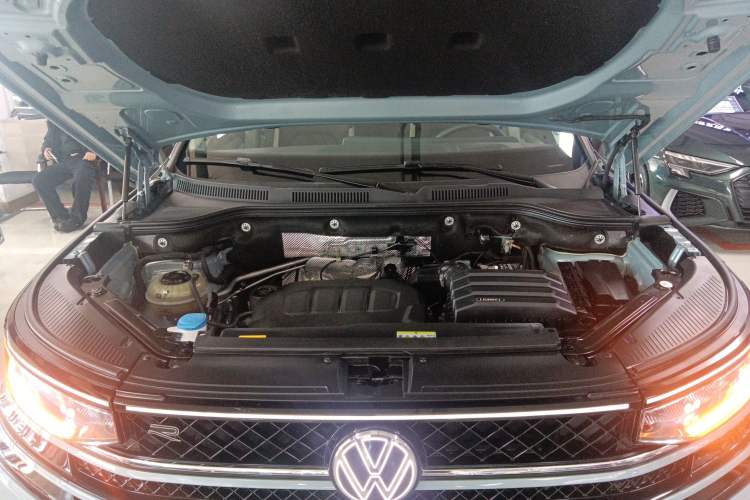 Used Volkswagen Tavendor 2023 380TSI All-Wheel Drive R-Line Journey Edition Engine Bay