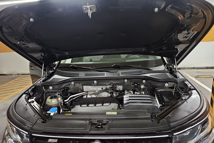 Used Volkswagen Tavendor 2023 330TSI Luxury Touring Edition Engine Bay