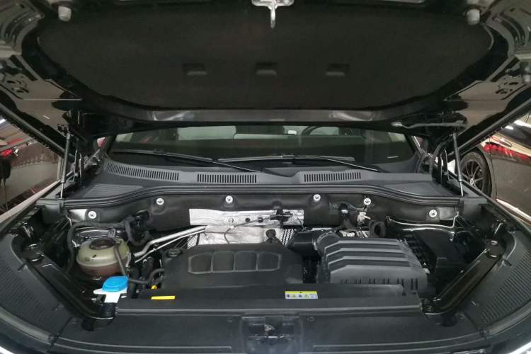 Used Volkswagen Tavendor 2023 380TSI Four-Wheel Drive R-Line Cruise Edition Engine Bay