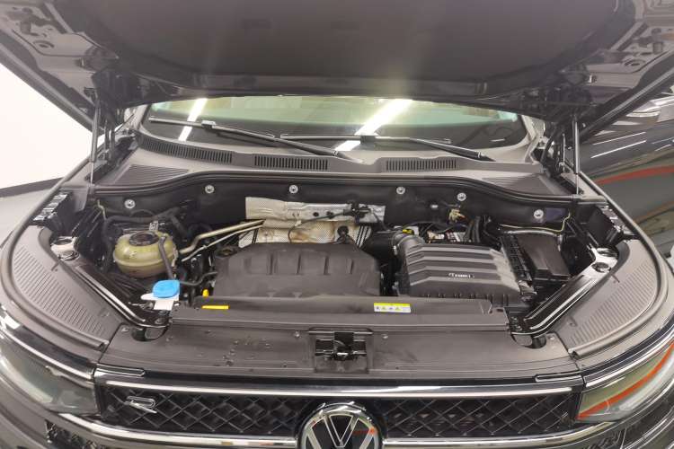Used Volkswagen Tavendor 2023 380TSI Four-Wheel Drive R-Line Cruise Edition Engine Bay