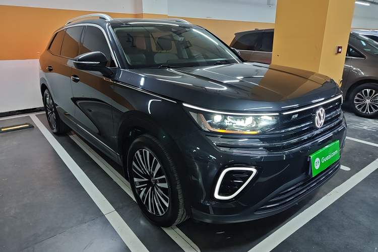 Used Volkswagen Tavendor 2023 330TSI Luxury Touring Edition Exterior 1