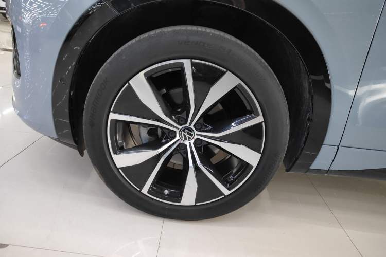Used Volkswagen Tavendor 2023 380TSI Four-Wheel Drive R-Line First Edition Exterior 4
