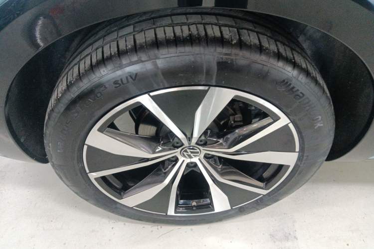 Used Volkswagen Tavendor 2023 380TSI All-Wheel Drive R-Line Journey Edition Exterior 8