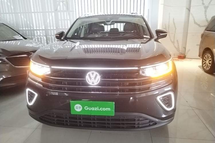 Used Volkswagen Tavendor 2023 330TSI Luxury Touring Edition Front