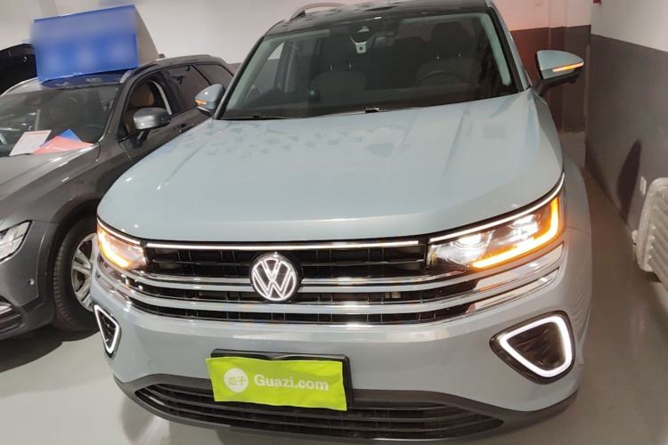 Used Volkswagen Tavendor 2023 330TSI Luxury Touring Edition Front