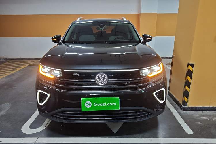 Used Volkswagen Tavendor 2023 330TSI Luxury Touring Edition Front