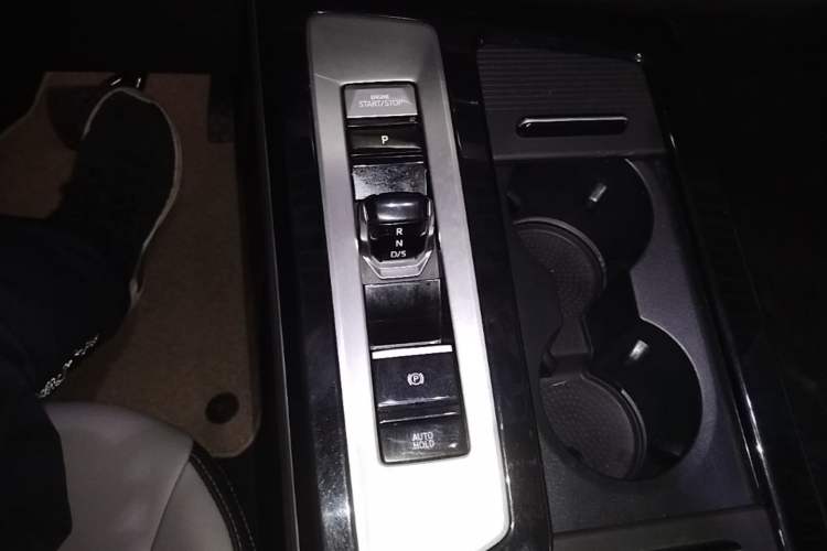 Used Volkswagen Tavendor 2023 330TSI Luxury Touring Edition Gear Lever