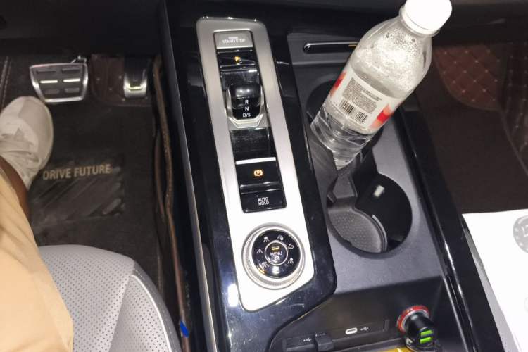 Used Volkswagen Tavendor 2023 380TSI Four-Wheel Drive R-Line First Edition Gear Lever