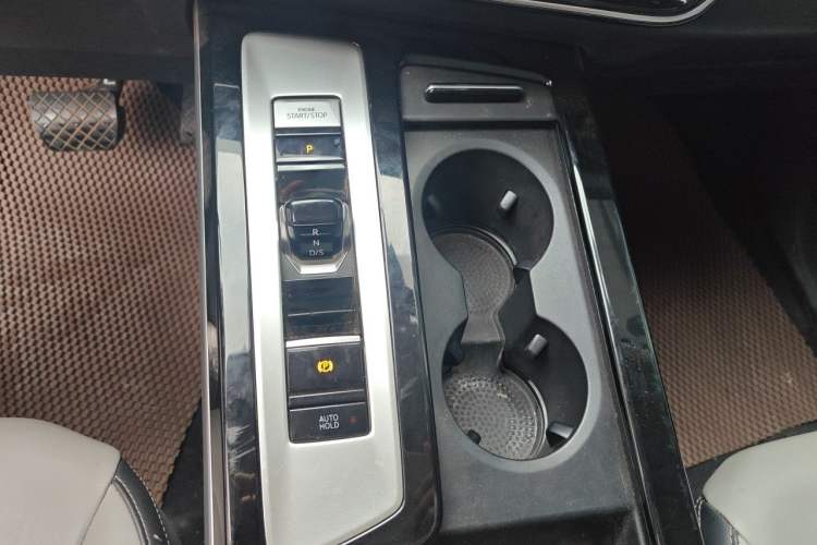 Used Volkswagen Tavendor 2023 330TSI Luxury Touring Edition Gear Lever